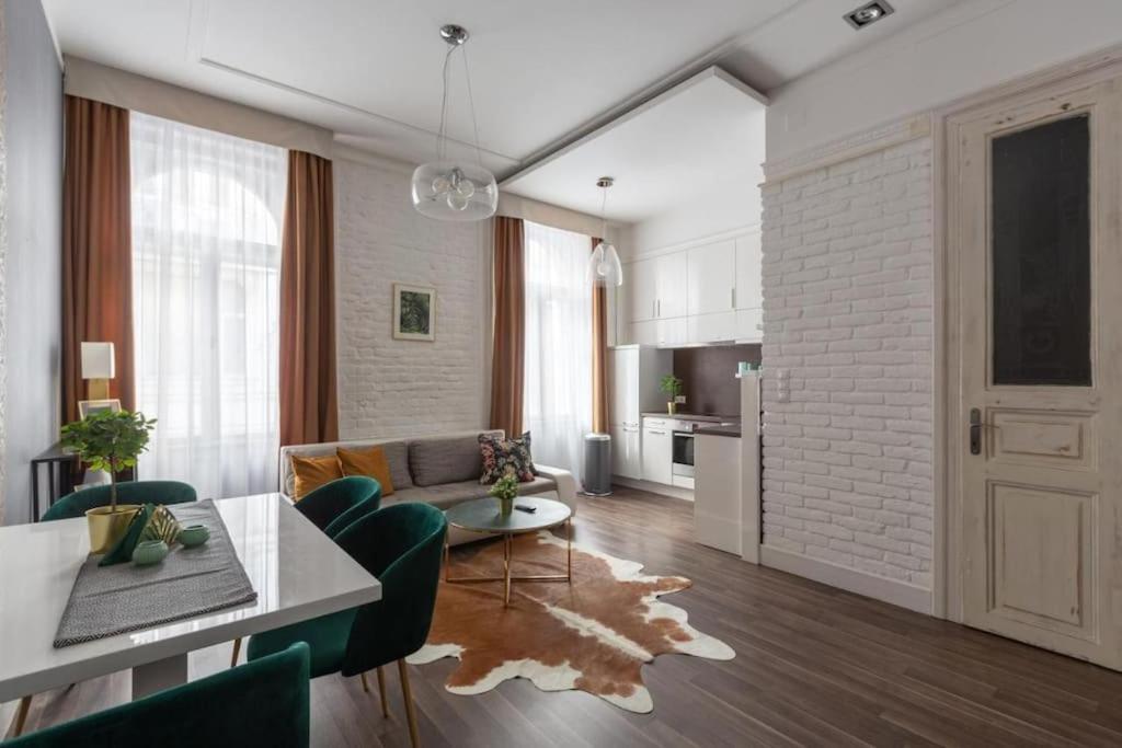 Chic, Captivating Space Near Opera House 부다페스트 외부 사진